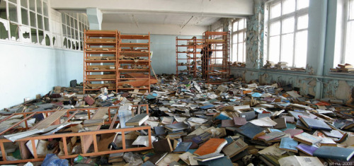 English Russia » An Abandoned Library