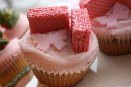 (via thelovelybones) Pink panther biscuit cake. omg.